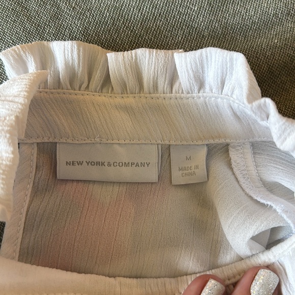 🍋New York & Company white sleeveless ruffle mock neck cut out ribbon top medium - Picture 8 of 11